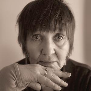 "Dee" is one of the series of portraits which New Zealand photographer Doc Ross shot to illustrate the impact of the Christchurch earthquake in February 2011.